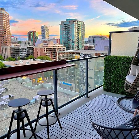 Luxury Dt, 2 Bedroom Deal, Private Balcony, Full Kitchen, Gym - Free Parking YYC Eksteriør bilde
