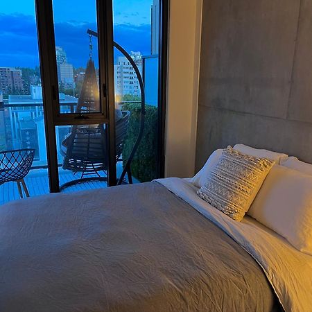 Luxury Dt, 2 Bedroom Deal, Private Balcony, Full Kitchen, Gym - Free Parking YYC Eksteriør bilde