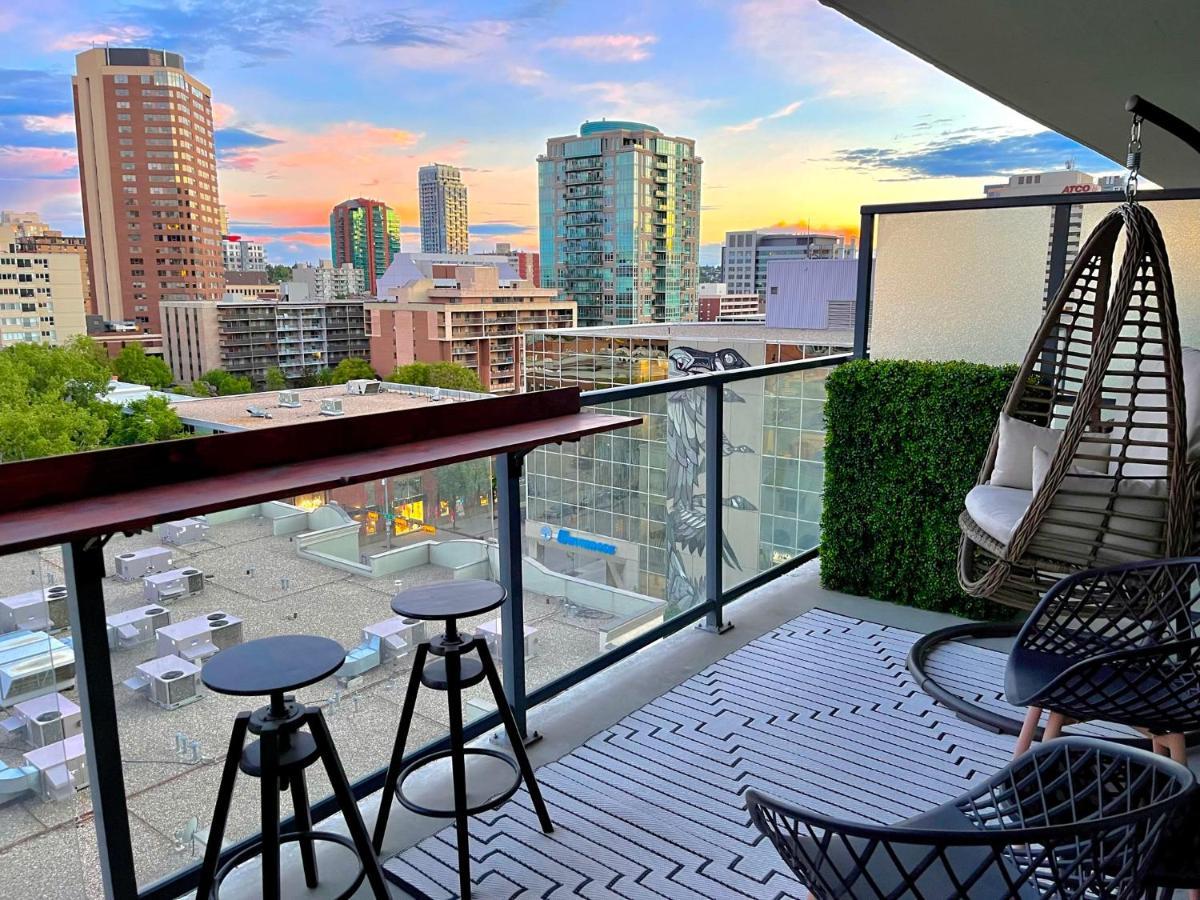 Luxury Dt, 2 Bedroom Deal, Private Balcony, Full Kitchen, Gym - Free Parking YYC Eksteriør bilde