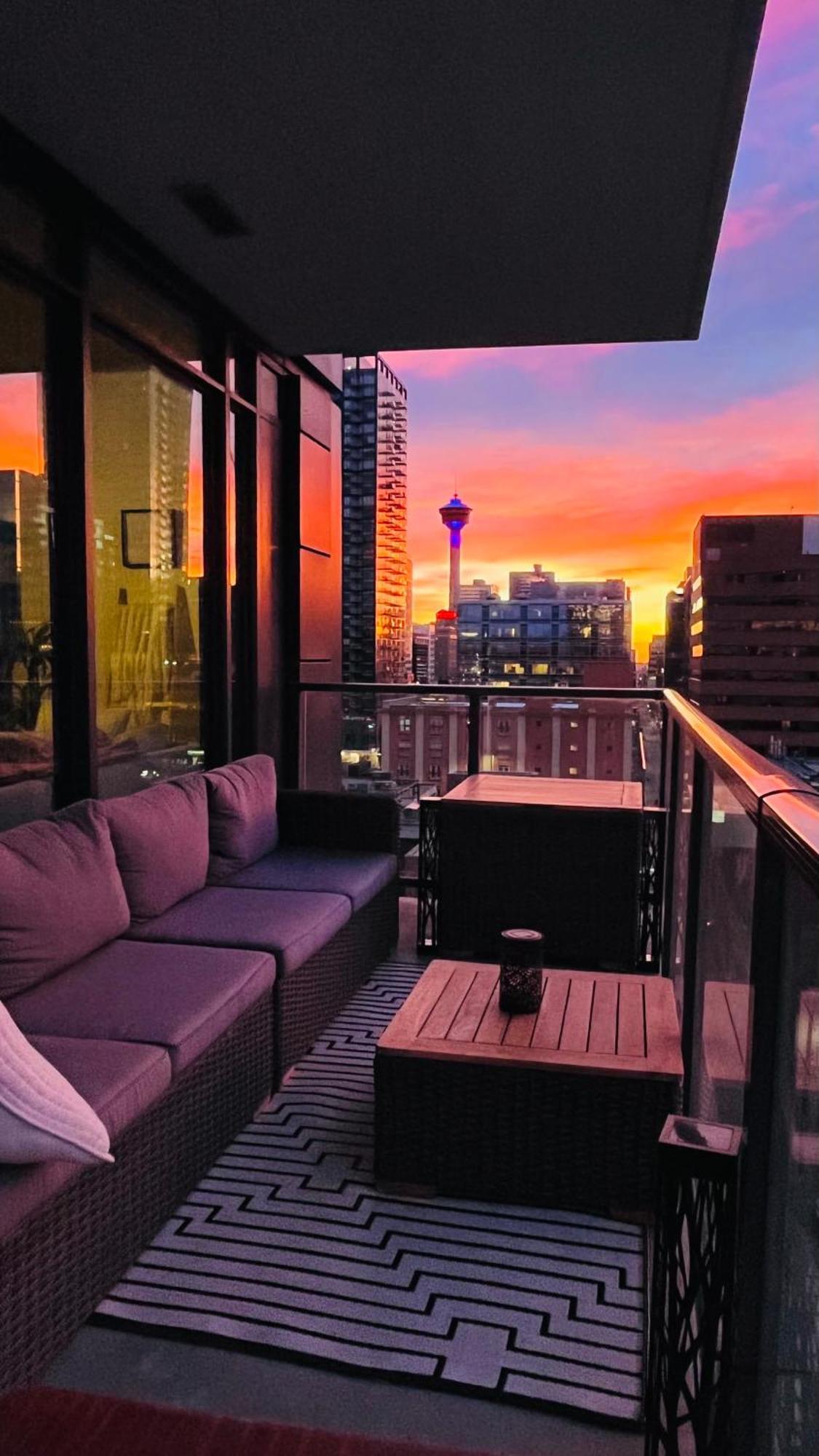 Luxury Dt, 2 Bedroom Deal, Private Balcony, Full Kitchen, Gym - Free Parking YYC Eksteriør bilde