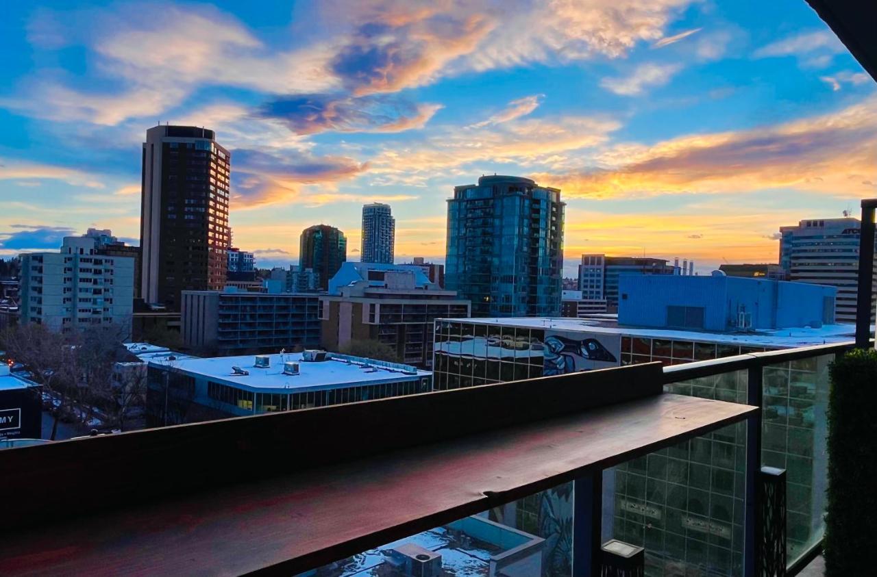 Luxury Dt, 2 Bedroom Deal, Private Balcony, Full Kitchen, Gym - Free Parking YYC Eksteriør bilde