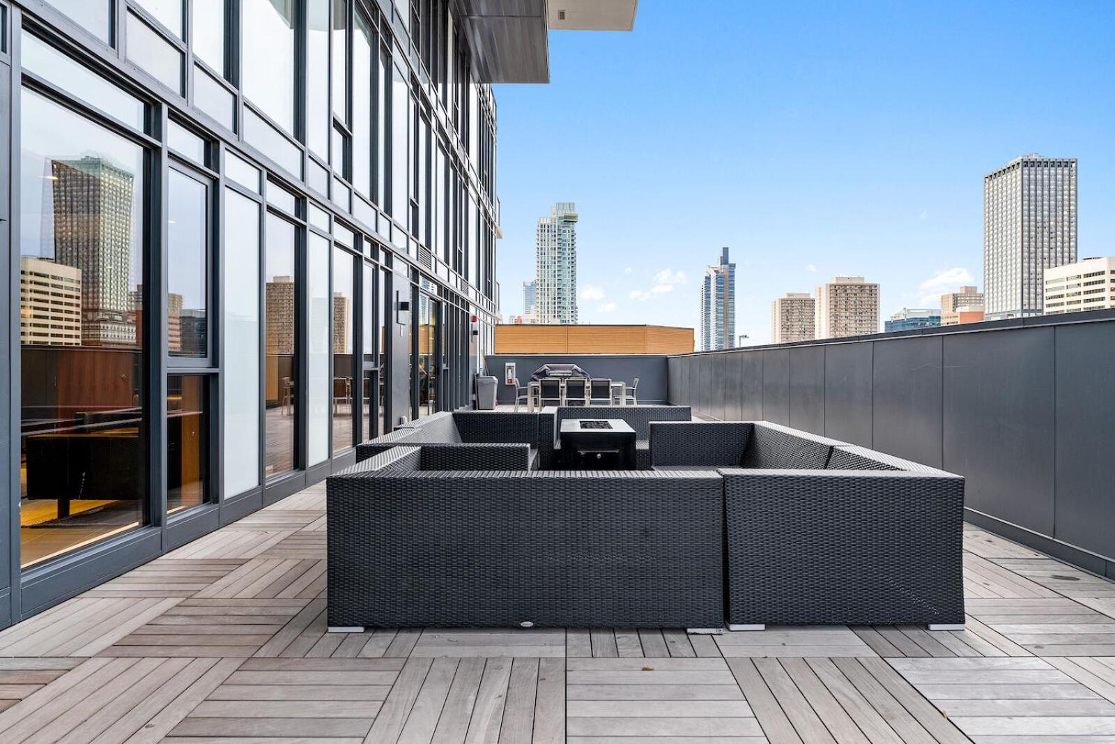 Luxury Dt, 2 Bedroom Deal, Private Balcony, Full Kitchen, Gym - Free Parking YYC Eksteriør bilde