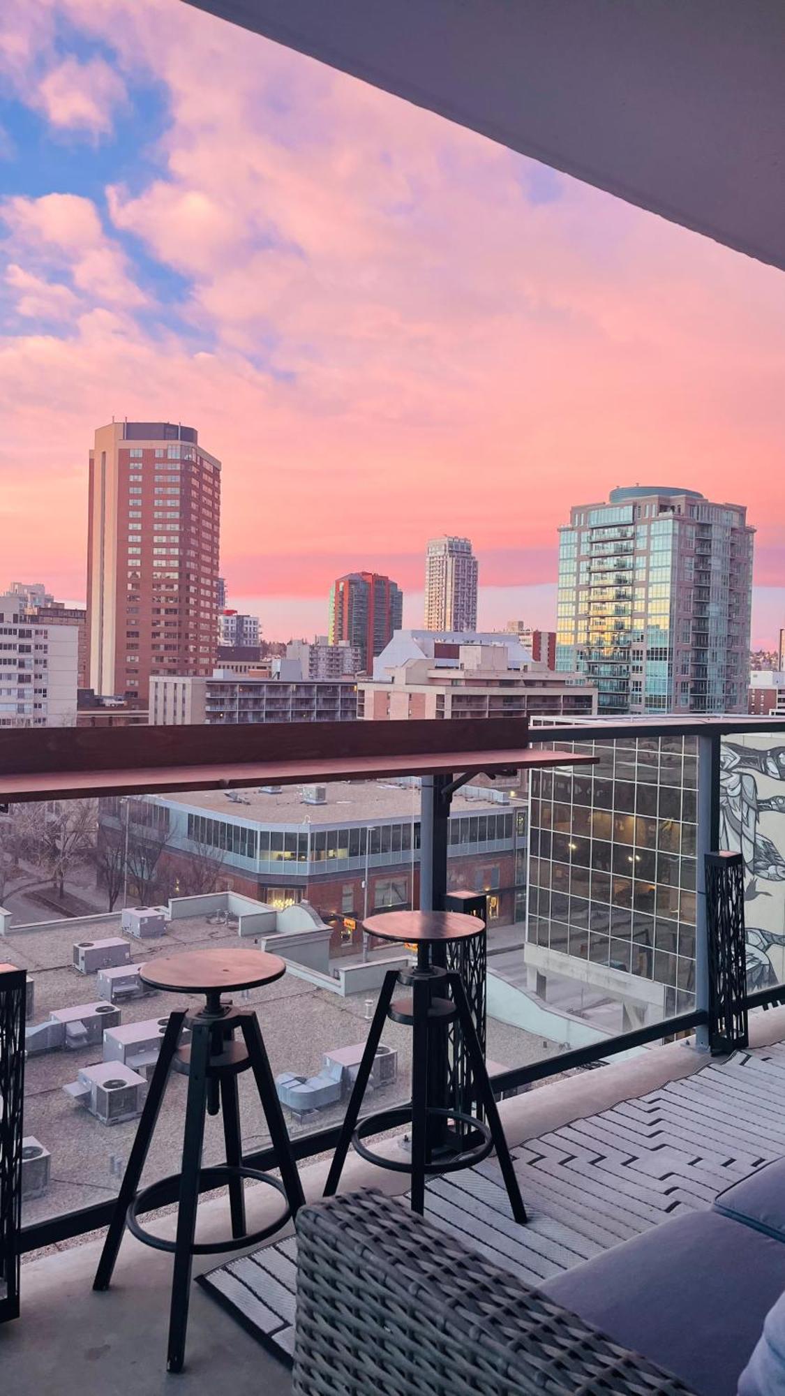 Luxury Dt, 2 Bedroom Deal, Private Balcony, Full Kitchen, Gym - Free Parking YYC Eksteriør bilde