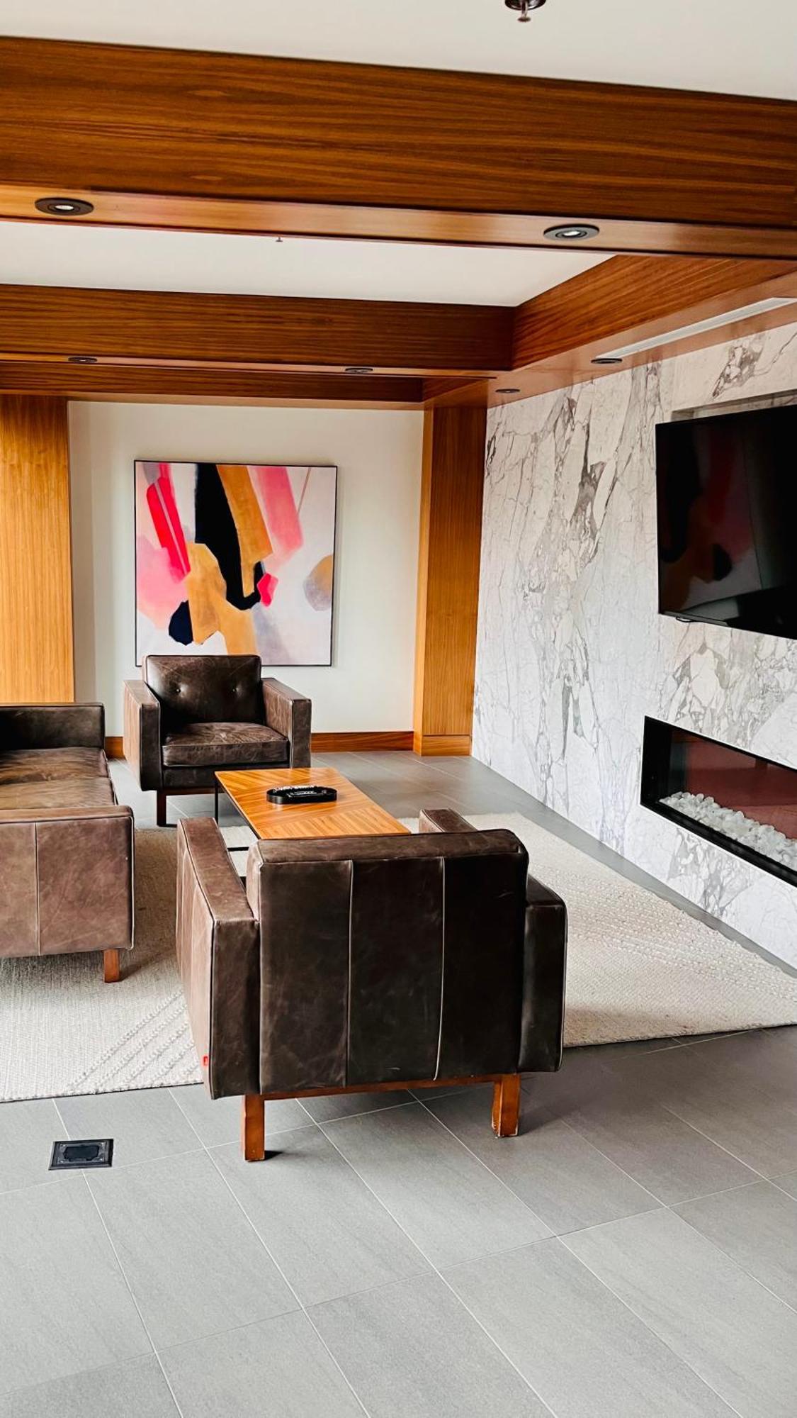 Luxury Dt, 2 Bedroom Deal, Private Balcony, Full Kitchen, Gym - Free Parking YYC Eksteriør bilde