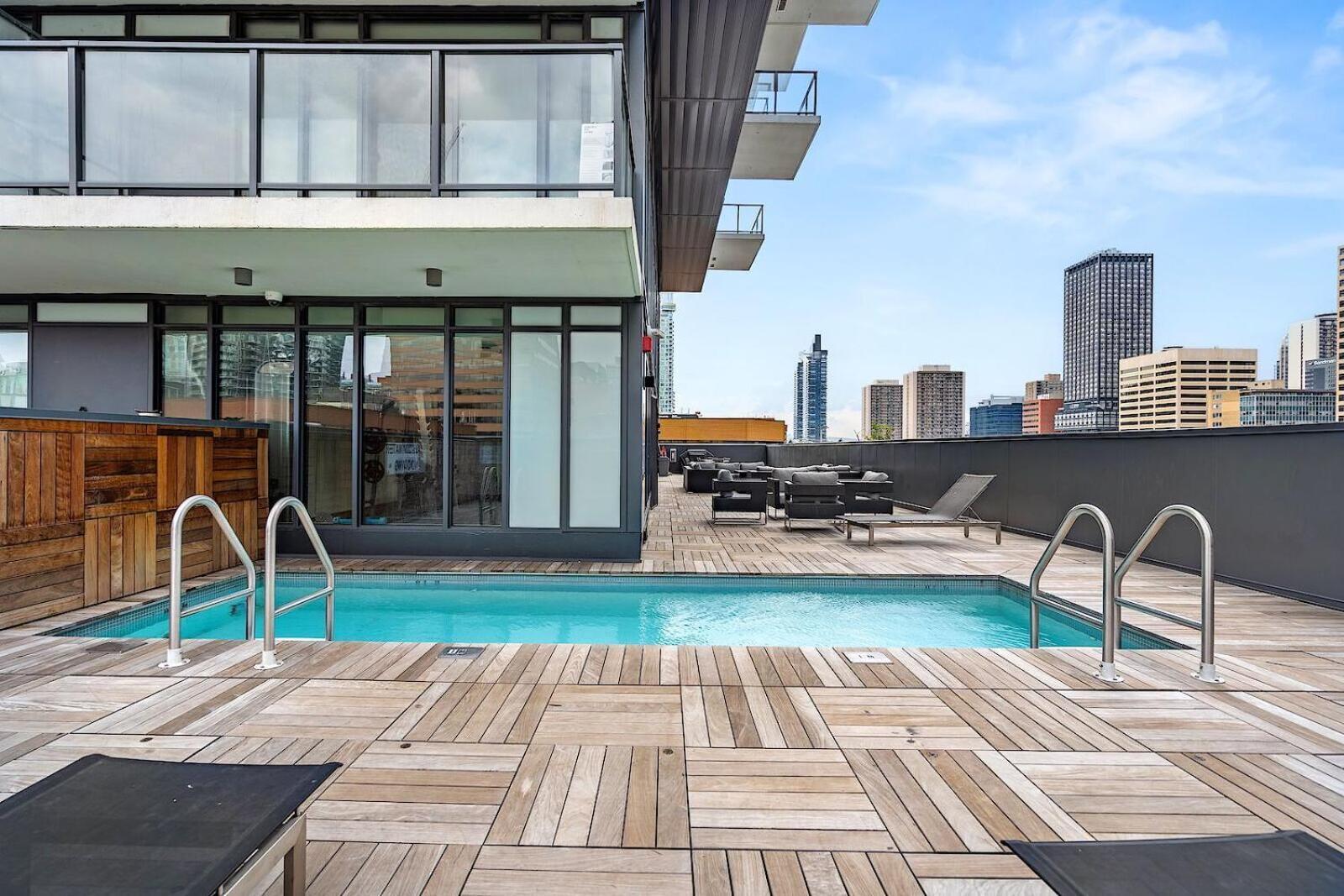 Luxury Dt, 2 Bedroom Deal, Private Balcony, Full Kitchen, Gym - Free Parking YYC Eksteriør bilde